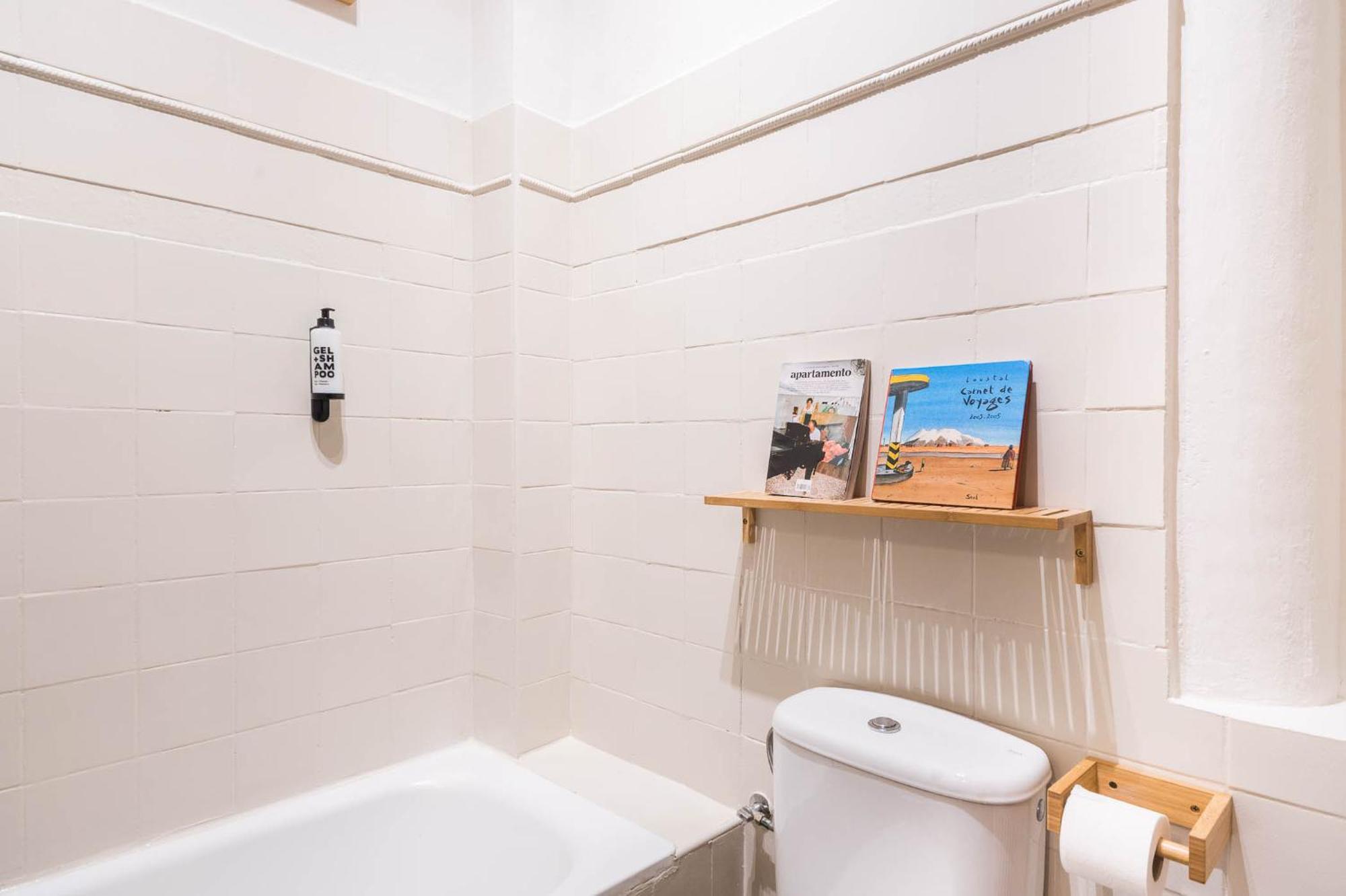 Spacious & Sunny Apt With Terrace In The City Center Βαρκελώνη Εξωτερικό φωτογραφία