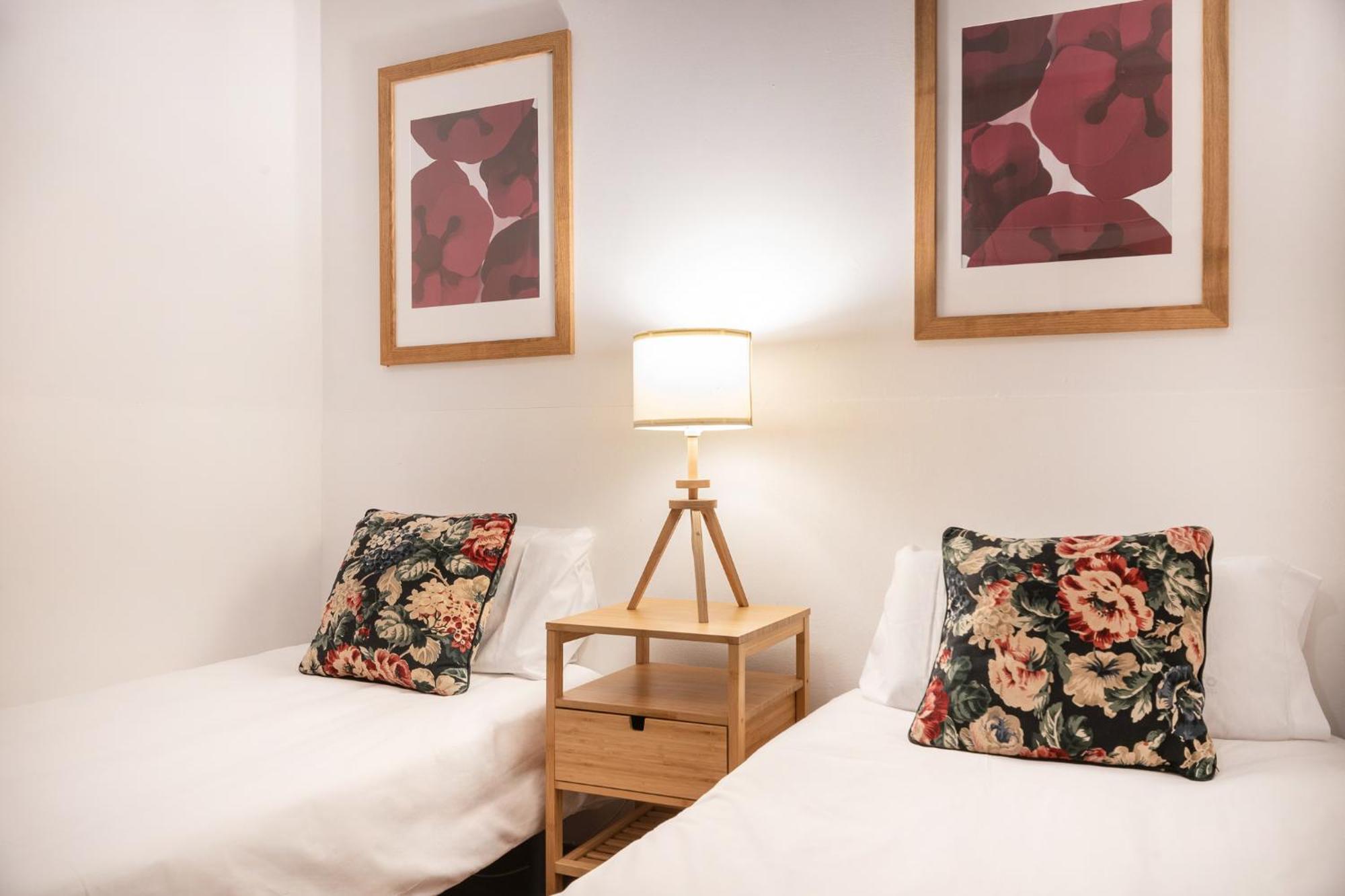 Spacious & Sunny Apt With Terrace In The City Center Βαρκελώνη Εξωτερικό φωτογραφία